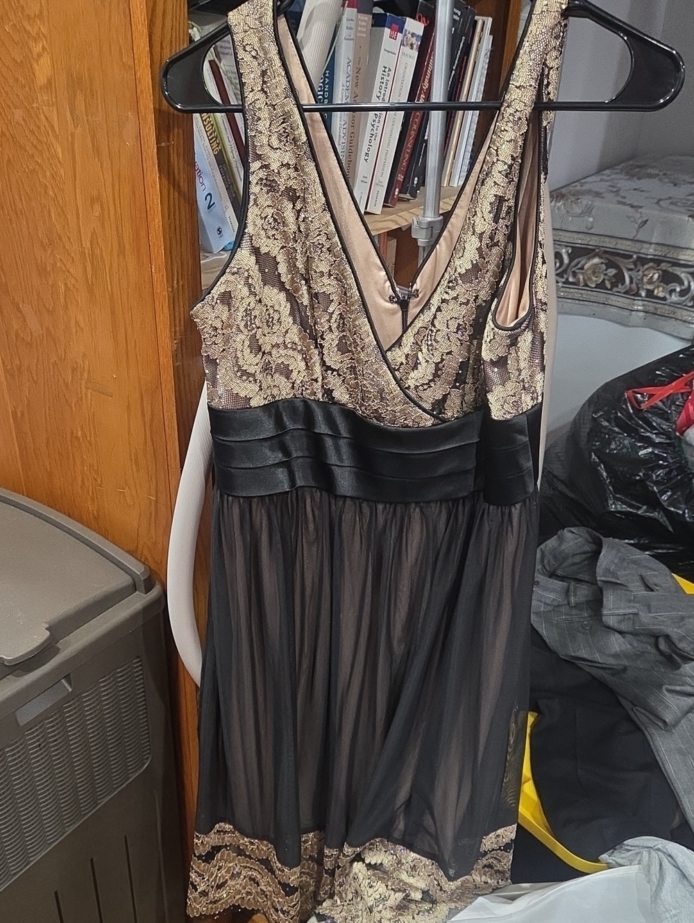Elegant Black and Gold Lace V-Neck Evening Dress